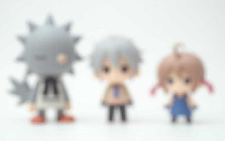 Comparison image showing a large scale figure, a Nendoroid, and a prize figure next to each other.